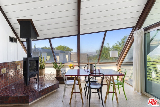 Building Photo - 7149 Woodrow Wilson Dr