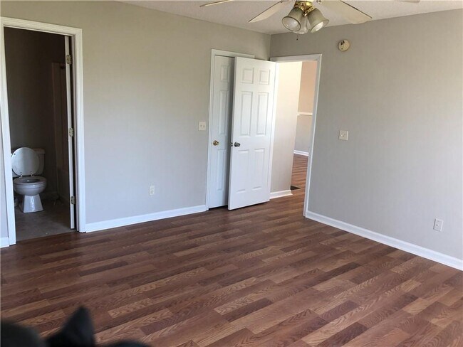 Building Photo - 6923 Cave Springs Rd