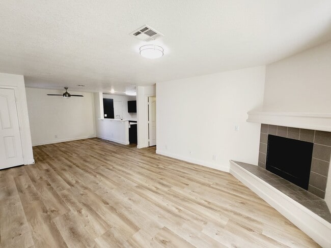 Building Photo - 2617 S Durango Dr