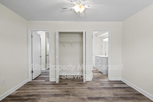 Building Photo - 11359 Bedford Oaks Dr