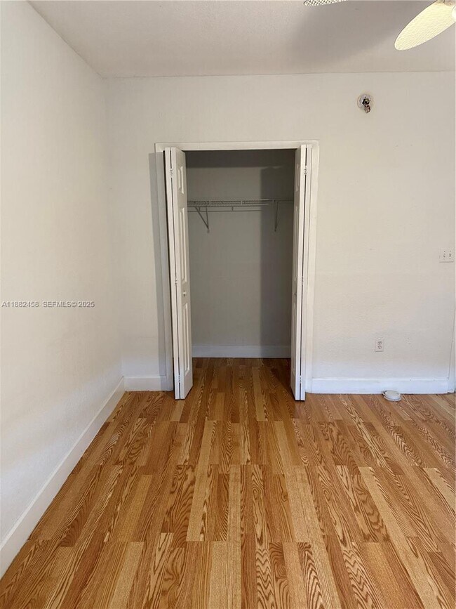 Building Photo - 1142 99th St