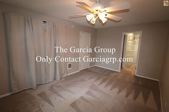 Building Photo - 2393 SW Park Pl