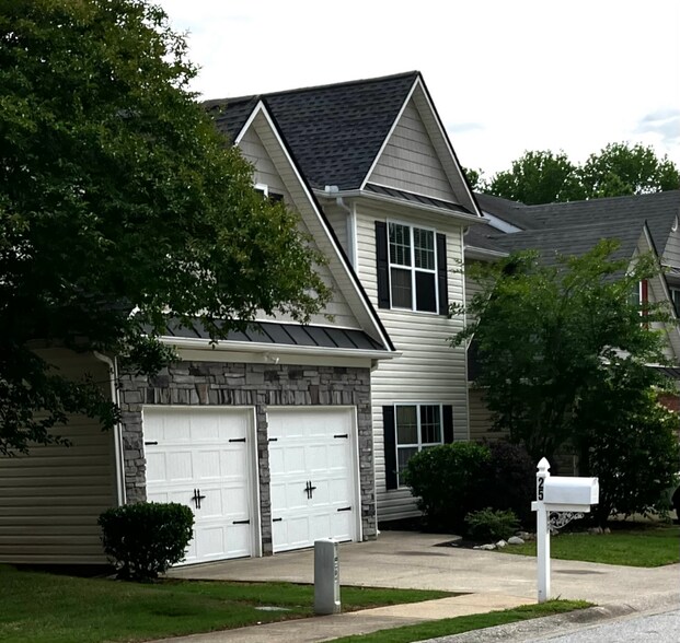 Primary Photo - 25 Brookvalley Ct W