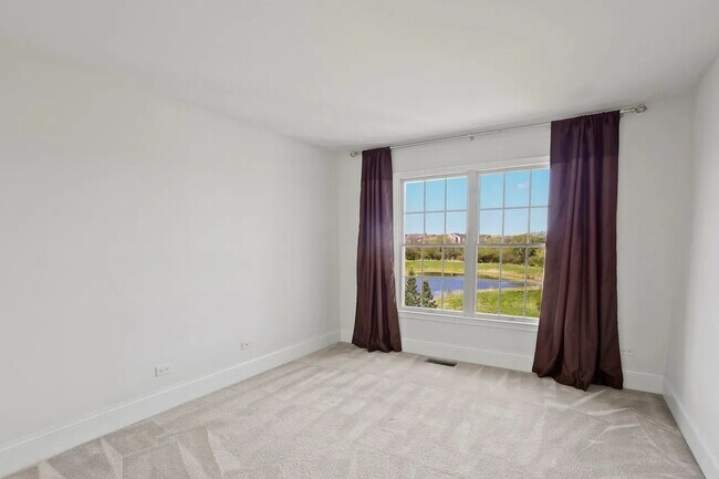 Building Photo - 22 Doral Dr