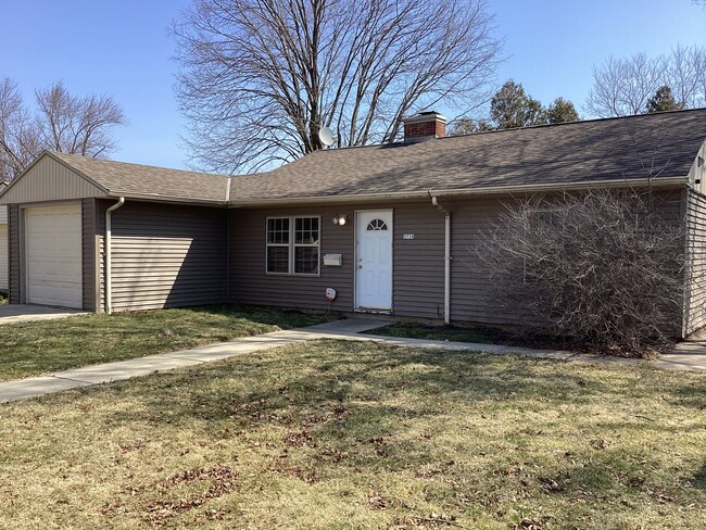 Building Photo - 2 Bedroom Single Family Home