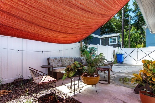 Building Photo - 327 25th St S