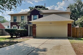 Building Photo - 9919 Villa Verde Dr
