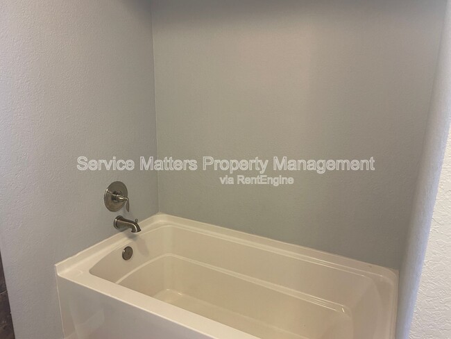 Building Photo - 5067 Serry Ln