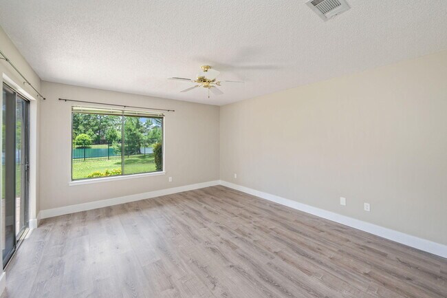 Building Photo - 1219 Oakmont Dr