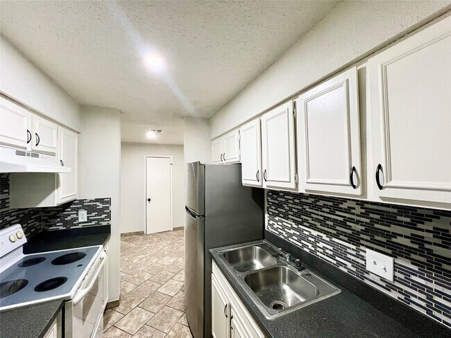 Building Photo - 9317 Pagewood Ln