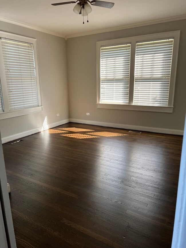 Building Photo - 631 9th Ct S