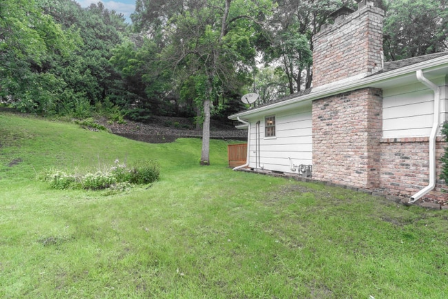 Building Photo - 9919 brookside