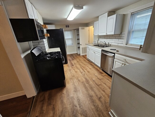 Building Photo - 2481 Professor St