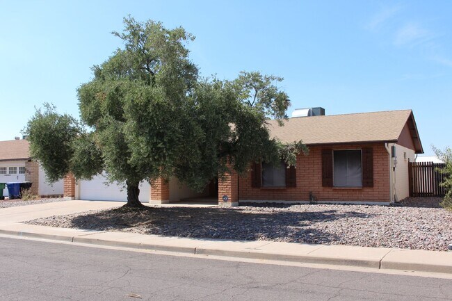 Building Photo - Central Mesa - No HOA with 3 bedrooms