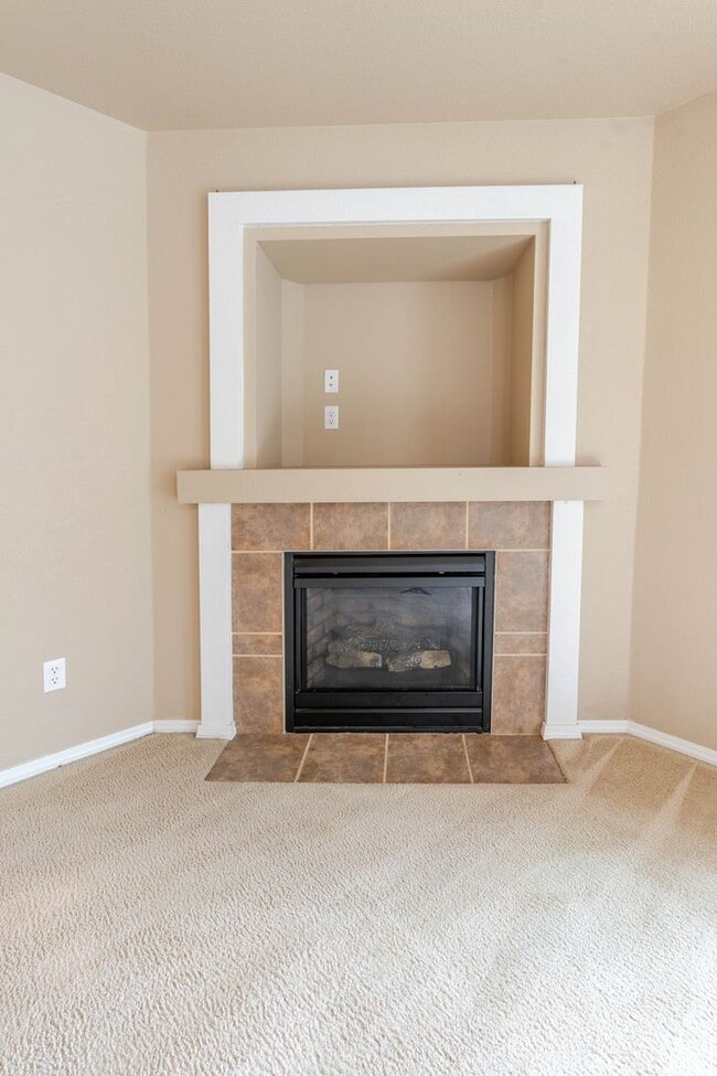 Building Photo - $2195 | 3BR/2.5BA | Dog Friendly Beautiful...