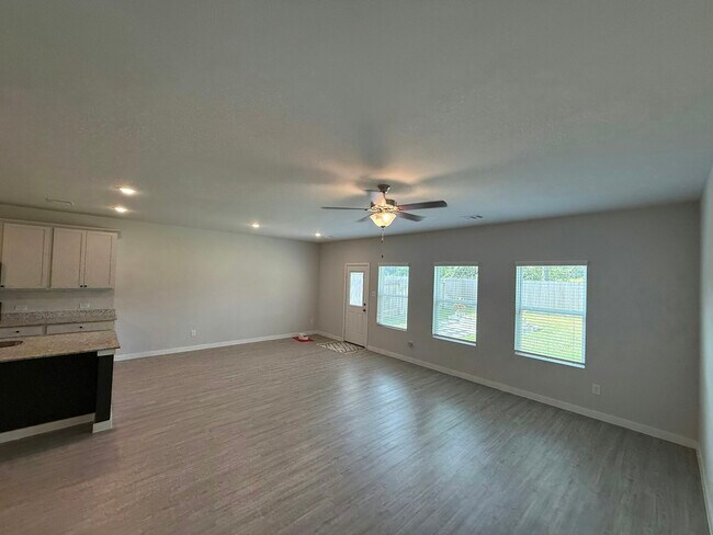 Building Photo - 25105 Pomegranate Pl