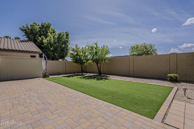 Building Photo - 927 W Azalea Pl
