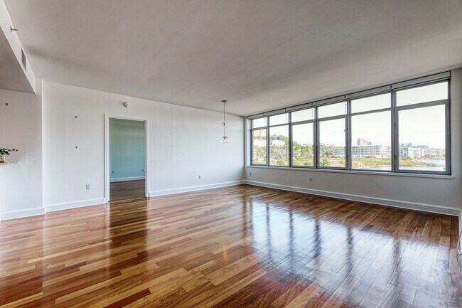 Building Photo - 8100 River Rd