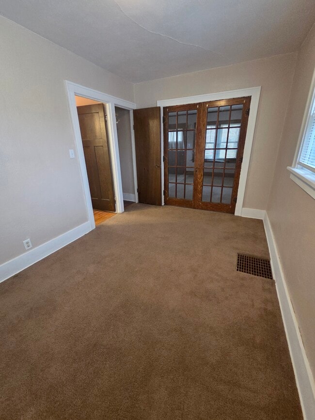 Building Photo - 2400 S Henry St