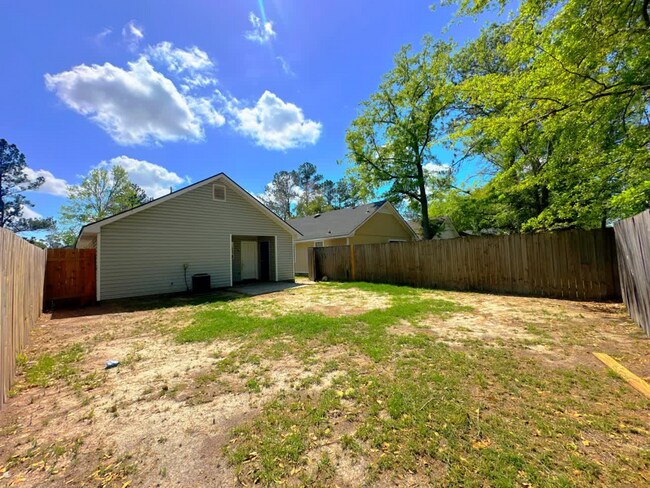 Building Photo - 1632 Lexington Cir