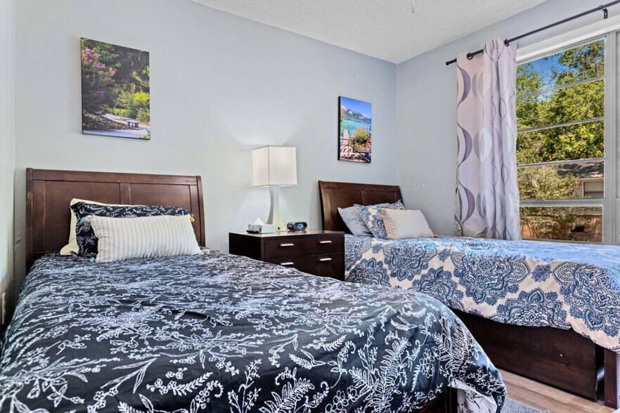 Building Photo - 4531 SW 44th Ln