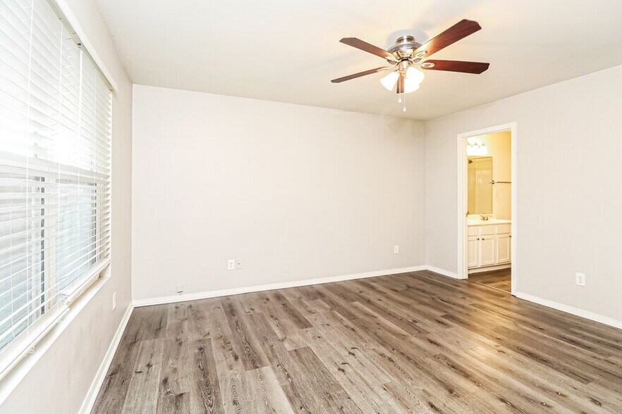 Building Photo - 5125 Valcourt Rd