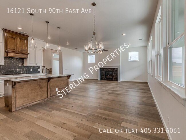 Building Photo - 16121 S 90th East Ave