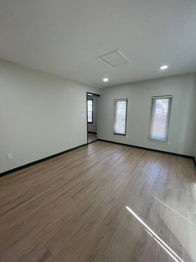 Building Photo - Beautifully Renovated 3BR Home with Modern Finishes & Spacious Living Areas