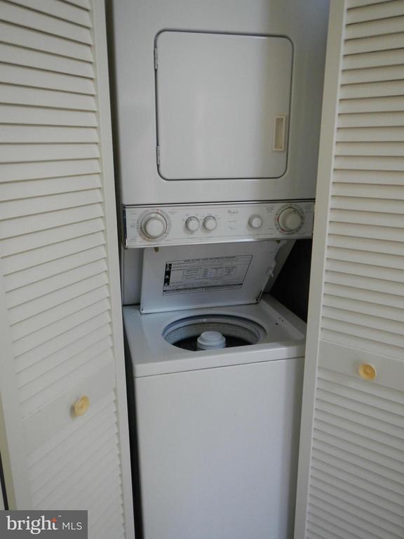 Building Photo - 10817 Amherst Ave