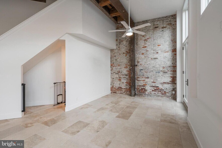 Building Photo - 313 Fulton St