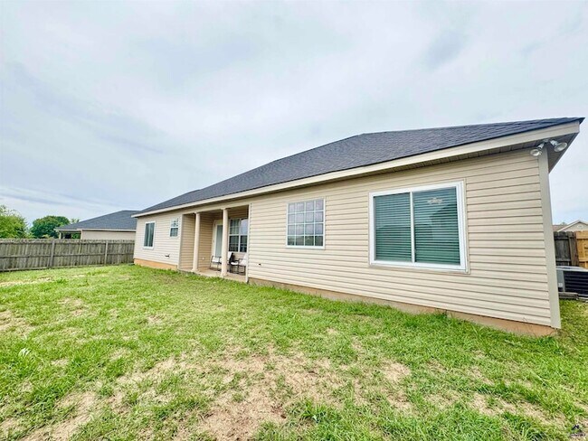 Building Photo - 508 Covington Cove