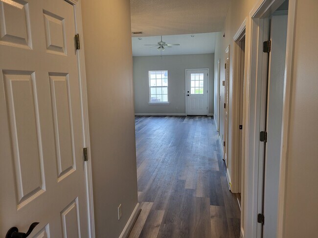 Building Photo - 351 Moss Creek Ln