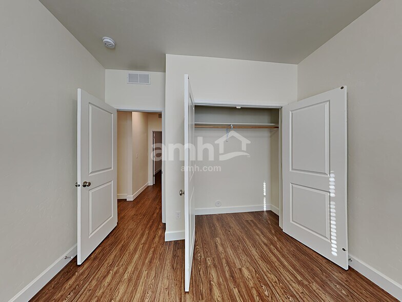 Building Photo - 332 E Sicily Dr