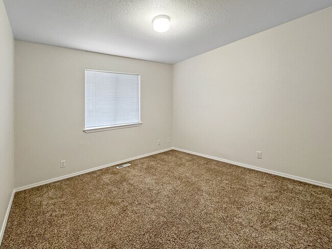 Building Photo - Spacious 3-Bedroom Home with 3-Car Garage, Fenced Yard & Easy Commute to Downtown Boise & BSU