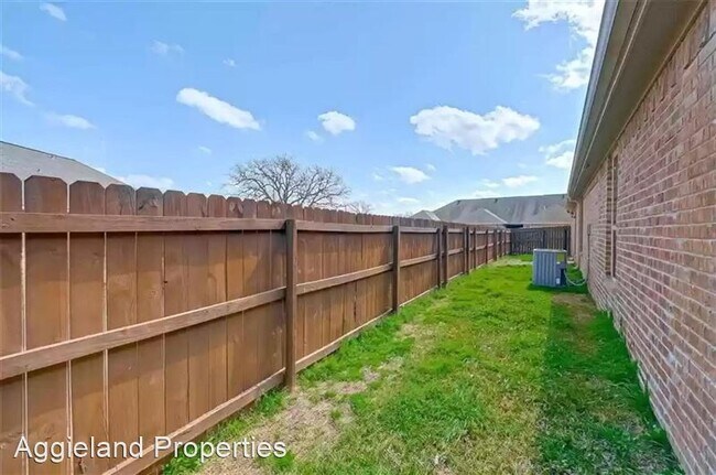 Building Photo - 3513 Haverford Rd