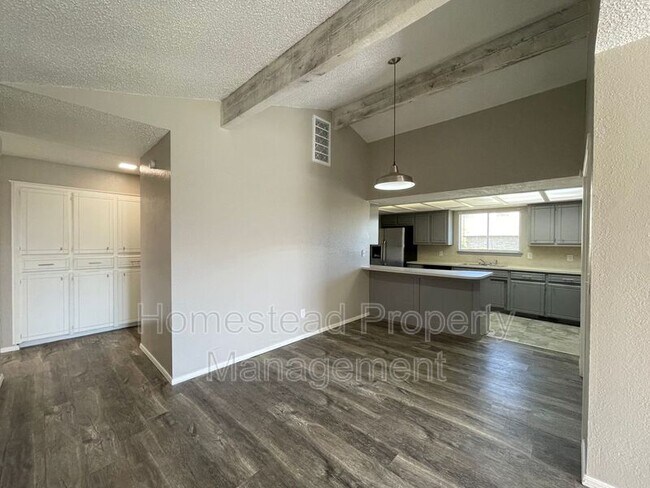 Building Photo - 8937 N Eagle Ln