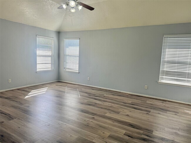 Building Photo - 8819 Diamond Lake Ln