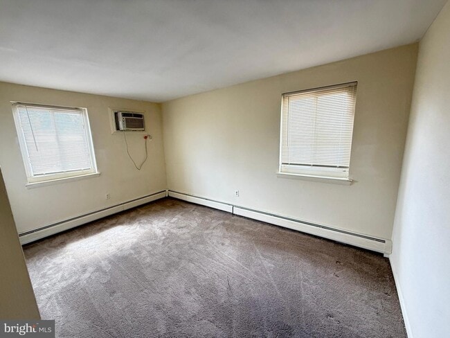 Building Photo - 910 Fox Chase Rd