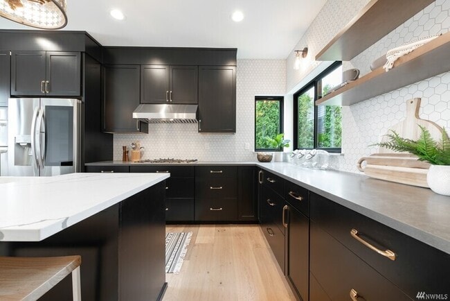 Building Photo - 421 N 63rd St