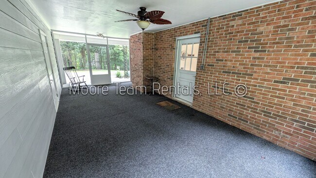 Building Photo - 3/2.5 House Near Brevard - Furnished or Unfurnished