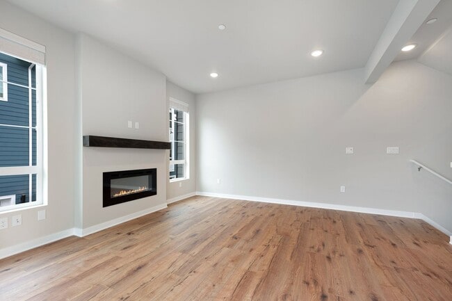 Building Photo - 1806 Sf  | 4 Bedrooms 3.5 Baths  | $3,850
