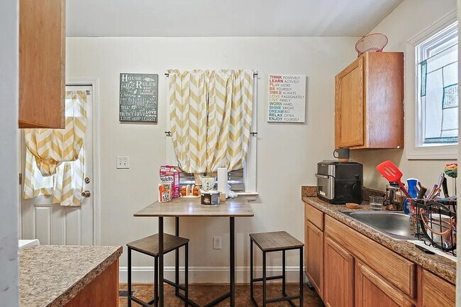 Building Photo - 2802 Berwick Ave