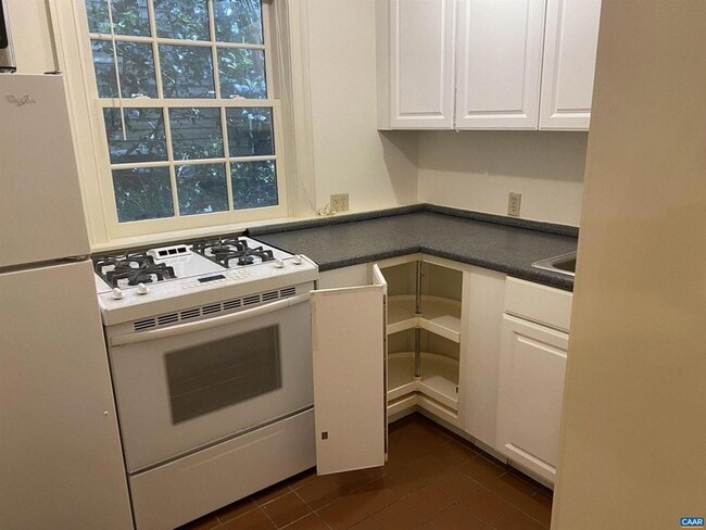 Building Photo - 415 2nd St NE