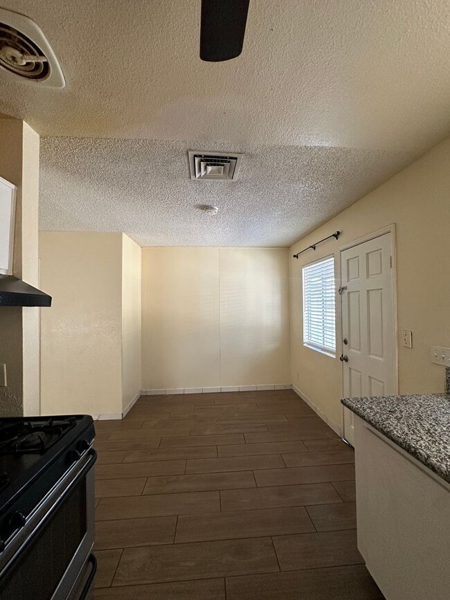 Building Photo - Must see Home!