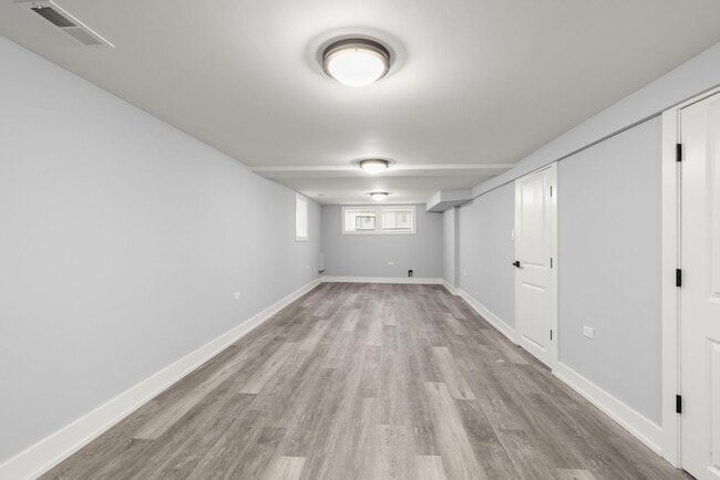 Building Photo - 5542 W 64th St