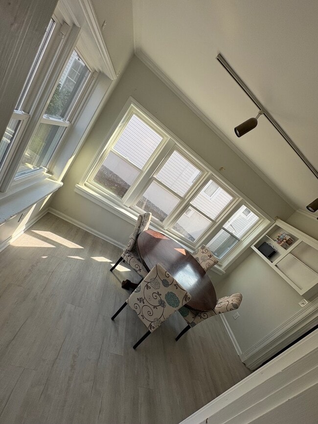 Building Photo - 447 Avondale Dr