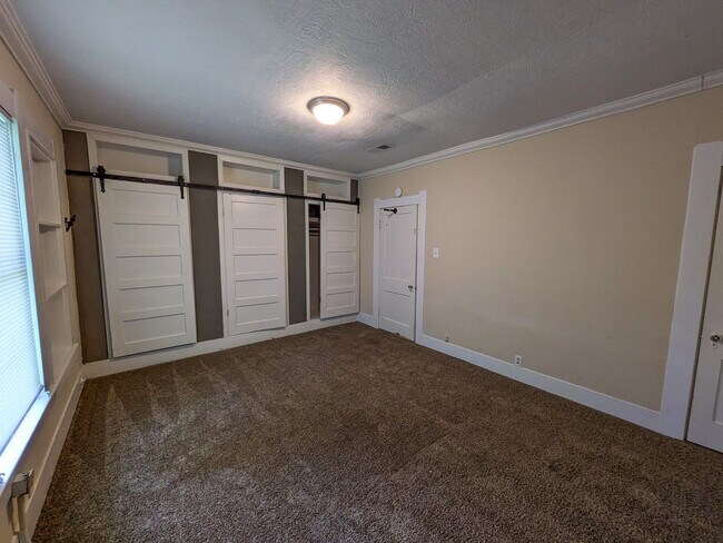 Building Photo - 458 Belvedere Dr