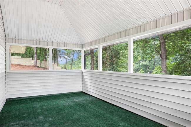 Building Photo - 1996 Briarwood Dr