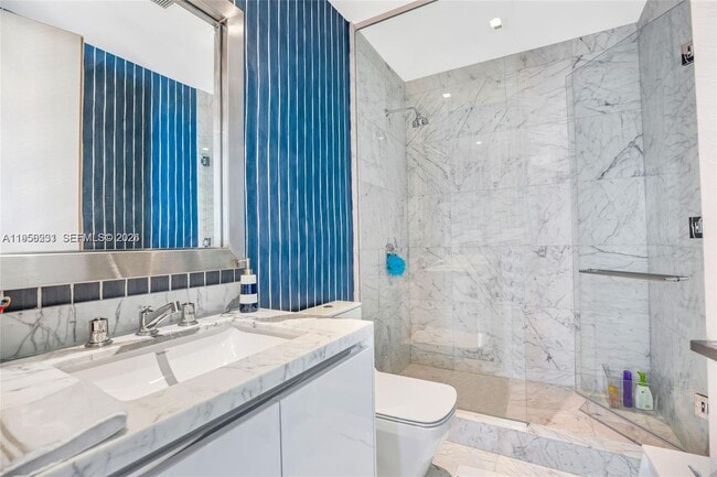 Building Photo - 16901 Collins Ave