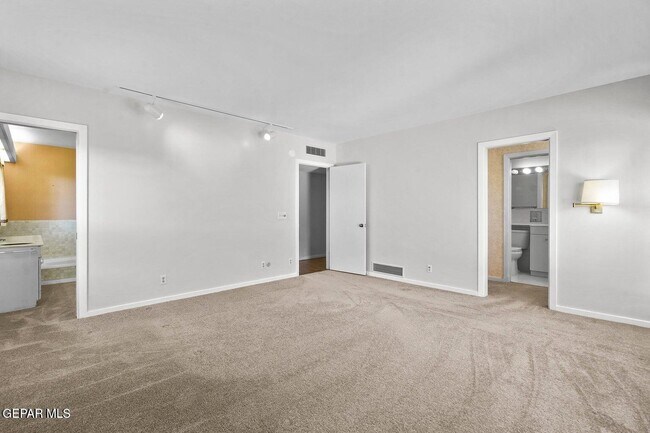 Building Photo - 528 Stonebluff Rd